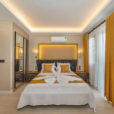 Palmiye Jakuzili Bahceli Havuzlu - Ocekhomes ヴィラ *